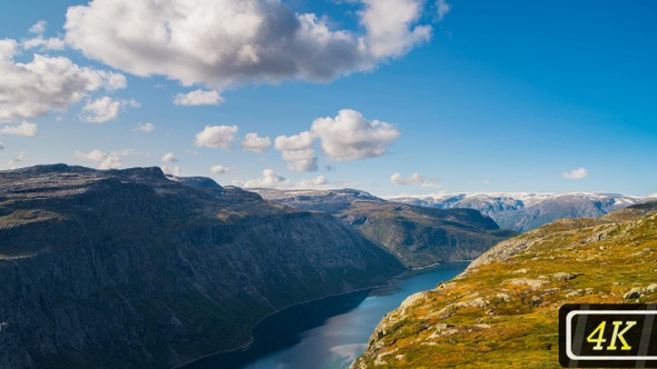 Hiking to Trolltunga alt