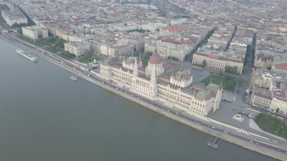 Aerial view of Parliament palace of Budapest on Danube riverside, Hungary alt