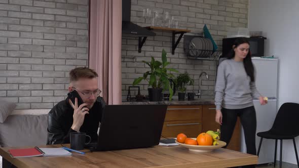 Work-From-Home Workflow With Children. Remote working parents alt