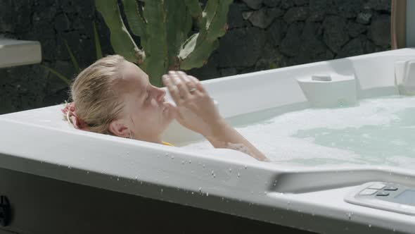 Nobody and nothing can disturb her at the moment alt