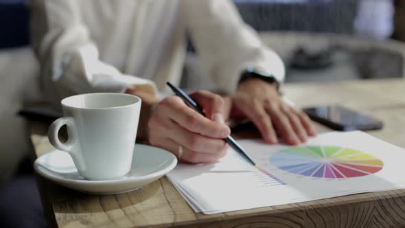 Businessman Analyze the Business Growth alt