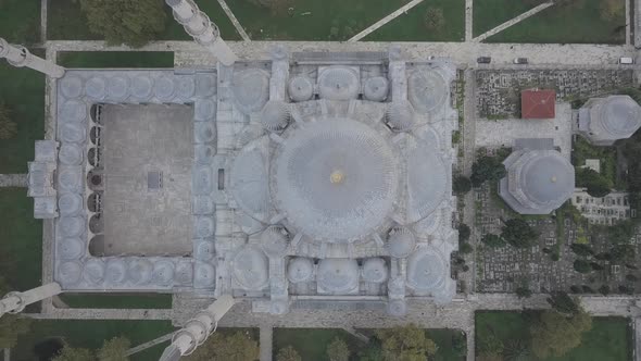 Aerial footage of Suleymaniye Mosque from a foggy day alt