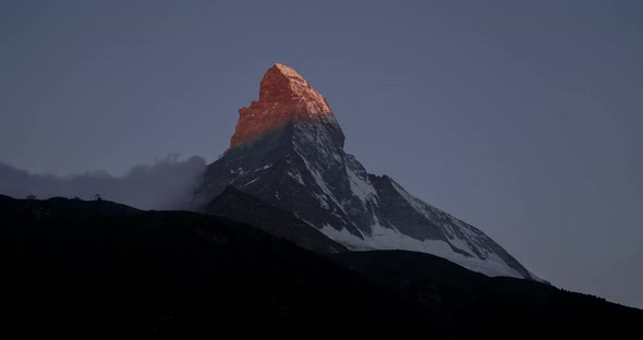 Timelapse of the Matterhorn mountain from Zermatt Village during sunrise - ORIGINAL 4K - STATIC alt