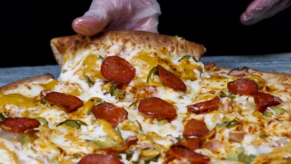 Hot Italian Pepperoni Pizza alt