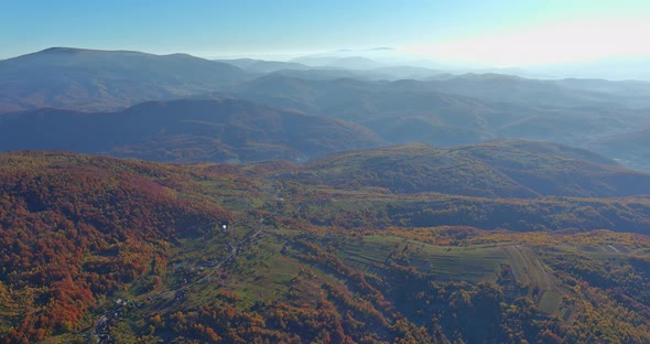 Autumn Forest Scenery in the Mountains in the Morning alt