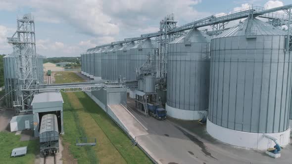 Grain Unloading From Elevators