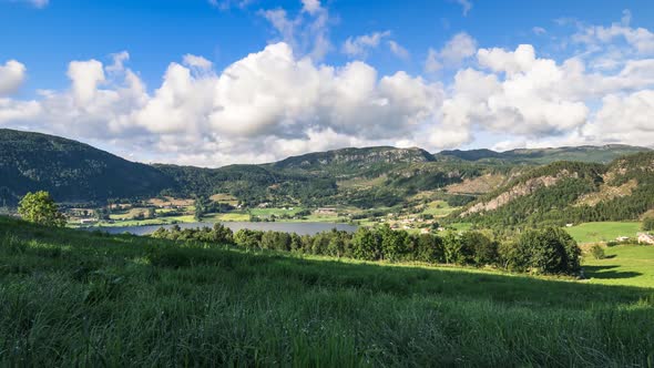 Beautiful timelapse of cloudsing over the sky on sunny day seen from a field in a cozy norwegian cou alt
