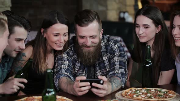 The Guy Makes a Friend Company in Pizzeria alt