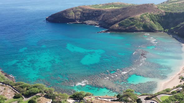 Close-up aerial panning shot of Hanauma Bay Nature Preserve on the island of O'ahu, Hawaii. 4K alt