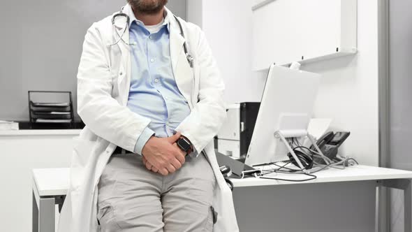 Portrait of Confident Doctor Crossing Hands and Smiling at Camera alt
