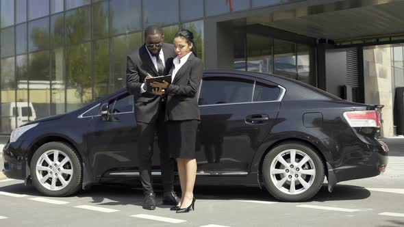 Auto Sale Female Broker Signing Car Rental Contract With Foreign Client, Success alt