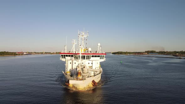 Ship leaving port alt