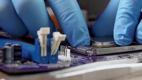 The Process of Installing a Processor and RAM on a Computer Motherboard alt