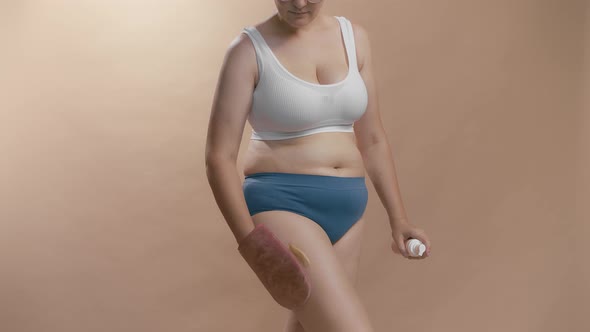 Young Fullfigured Anonymous Caucasian Woman Applying Selftanner to Look Beautiful with No Sunbathing alt