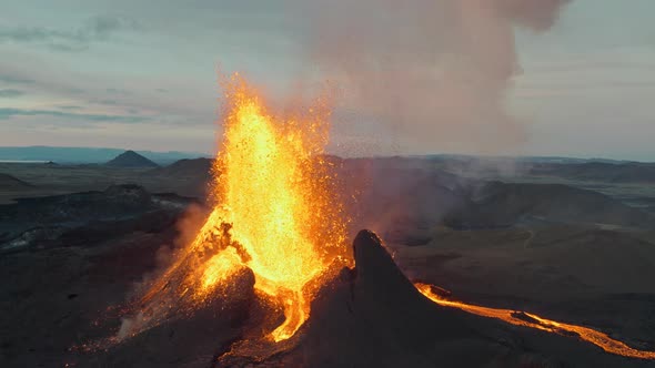 Lava Erupting From Fagradalsfjall Volcano In Reykjanes Peninsula Iceland alt
