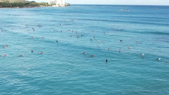 Waves Roll In At Waikiki Beach 4 K