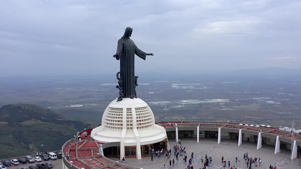 Aerial: Christ of the mountain, Guanajuato, Mexico, drone view alt