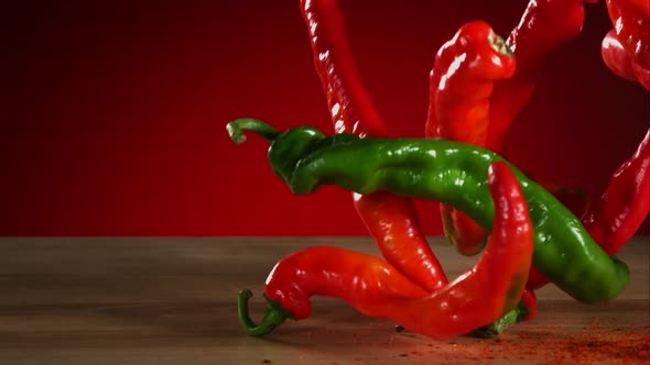 Peppers falling bouncing in ultra slow mo 1500fps - reflect surface - BOUNCING PEPPERS PHANTOM  alt
