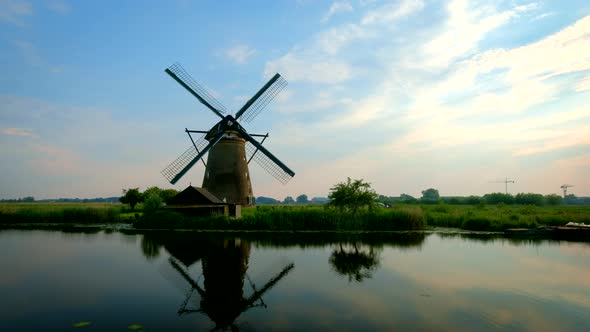Windmills at Kinderdijk in Holland alt