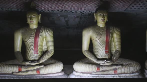 DAMBULLA, SRI LANKA - FEBRUARY 2014: Two sitting Buddhas at the Golden Temple of Dambulla. The Golde alt