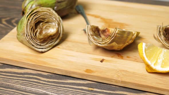 Cleaning Artichokes alt