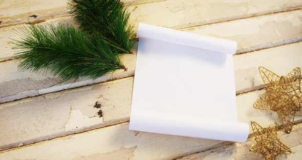 Christmas fir, star and paper on wooden plank 4k alt