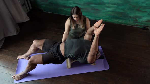 the Man Bent Legs Raised Pelvis and Lies with Back on a Special Device alt