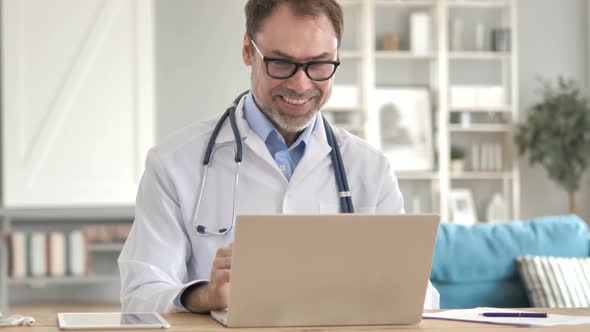 Online Video Chat By Senior Doctor alt