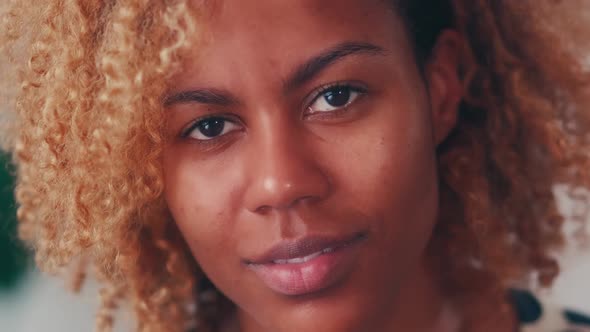 Extreme Close Up Smiling Attractive Afro American Woman Face Looking at Camera alt