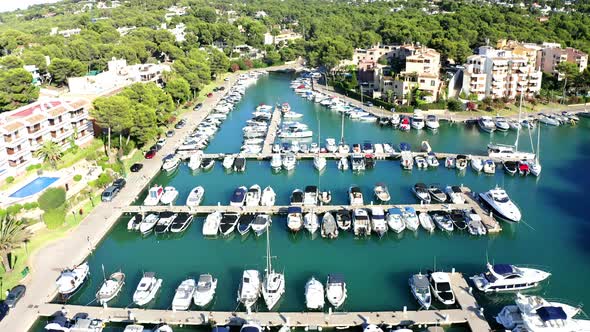 Aerial view of yacht harbour in Santa Ponca, Mallorca alt