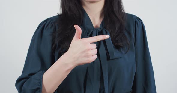 A woman counting alt