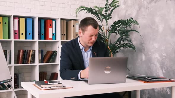 Eye Fatigue Poor Eyesight Office Work alt