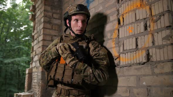 Soldiers Neutralizing Terrorists in the Building alt