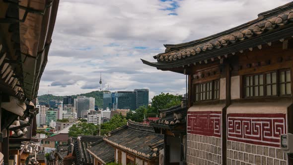 Bukchon Hanok Village in Seoul, South Korea. alt