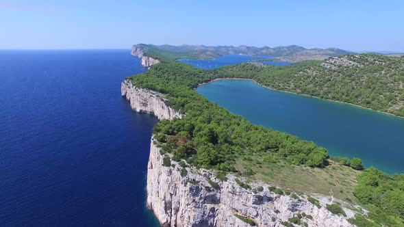 Panoramic view of cliffs and a beautiful salty lake on Dalmatian coast alt
