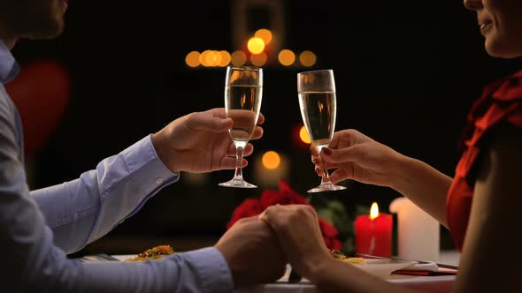 Couple Drinking Champagne in Restaurant, Romantic Date on St Valentines Day alt