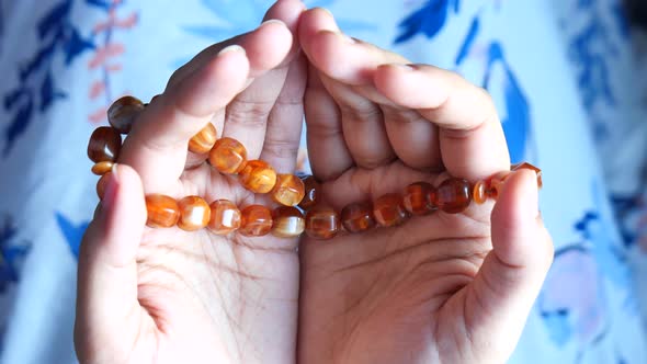 Close Up of Muslim Women Hand Praying at Ramadan  alt