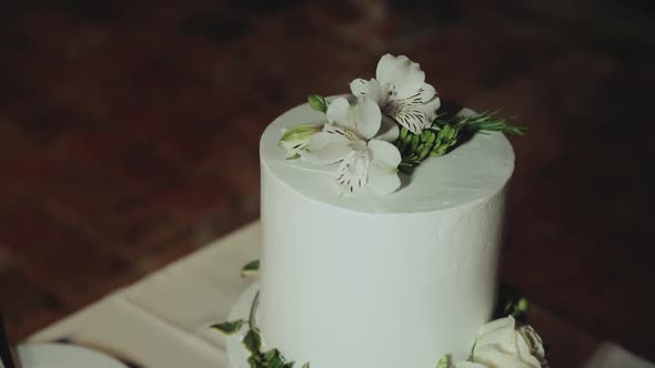 Wedding Cake Decorated with Flowers Pastel Pink Roses Slow Motion alt