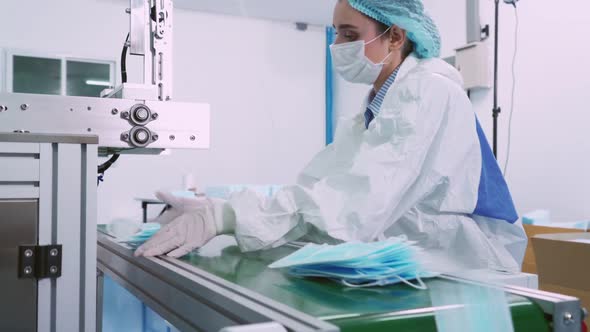 Face Mask Production Line in Modern Factory alt