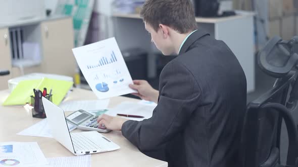 Experienced Staff Works With The Financial Report In The Business Office alt