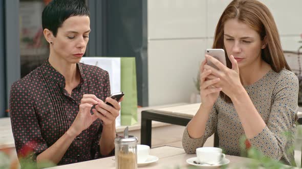 Women Addicted to Internet alt