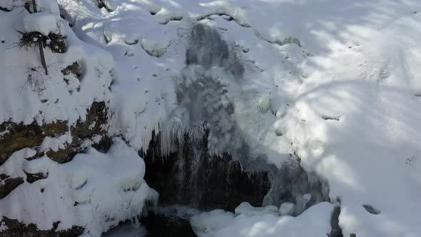 Frozen waterfall alt