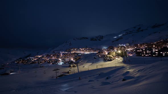 Timelapse of Val Thorens at night alt