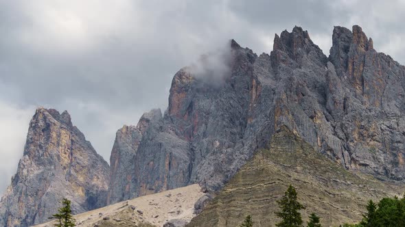 Timelapse video of the Dolomites Italian Alps with the Furchetta mountain alt