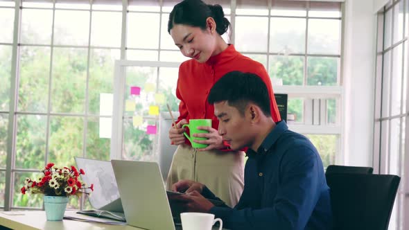 Two Business People Talk Project Strategy at Office alt