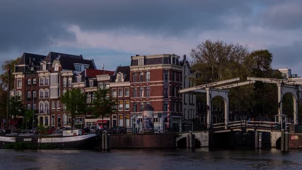 Amterdam Canal, Bridge and Medieval Houses Timelapse alt