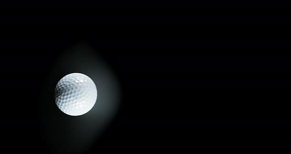 900388 Golf’s Ball against Black background, slow motion 4K alt