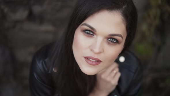 Romantic Girl Looking at the Camera alt