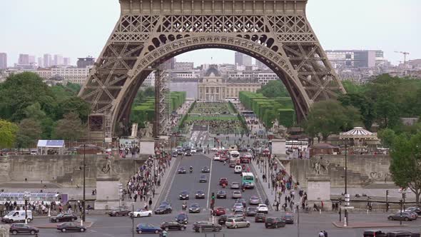 Traffic Under the Eiffel Tower