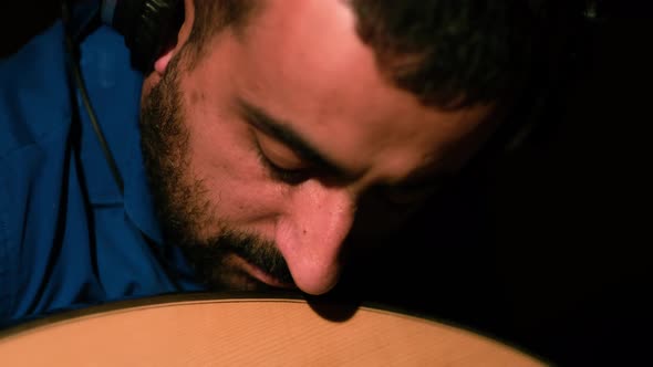 Musician in Studio alt